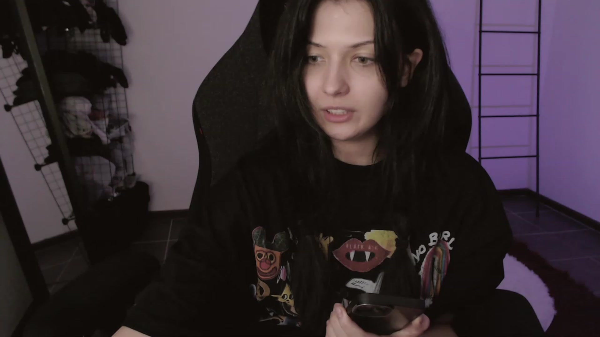 Gallery image thumbnail from RoomToAvoid's myfreecams stream on, 04/08/2023, 08:11 image 2 of 20