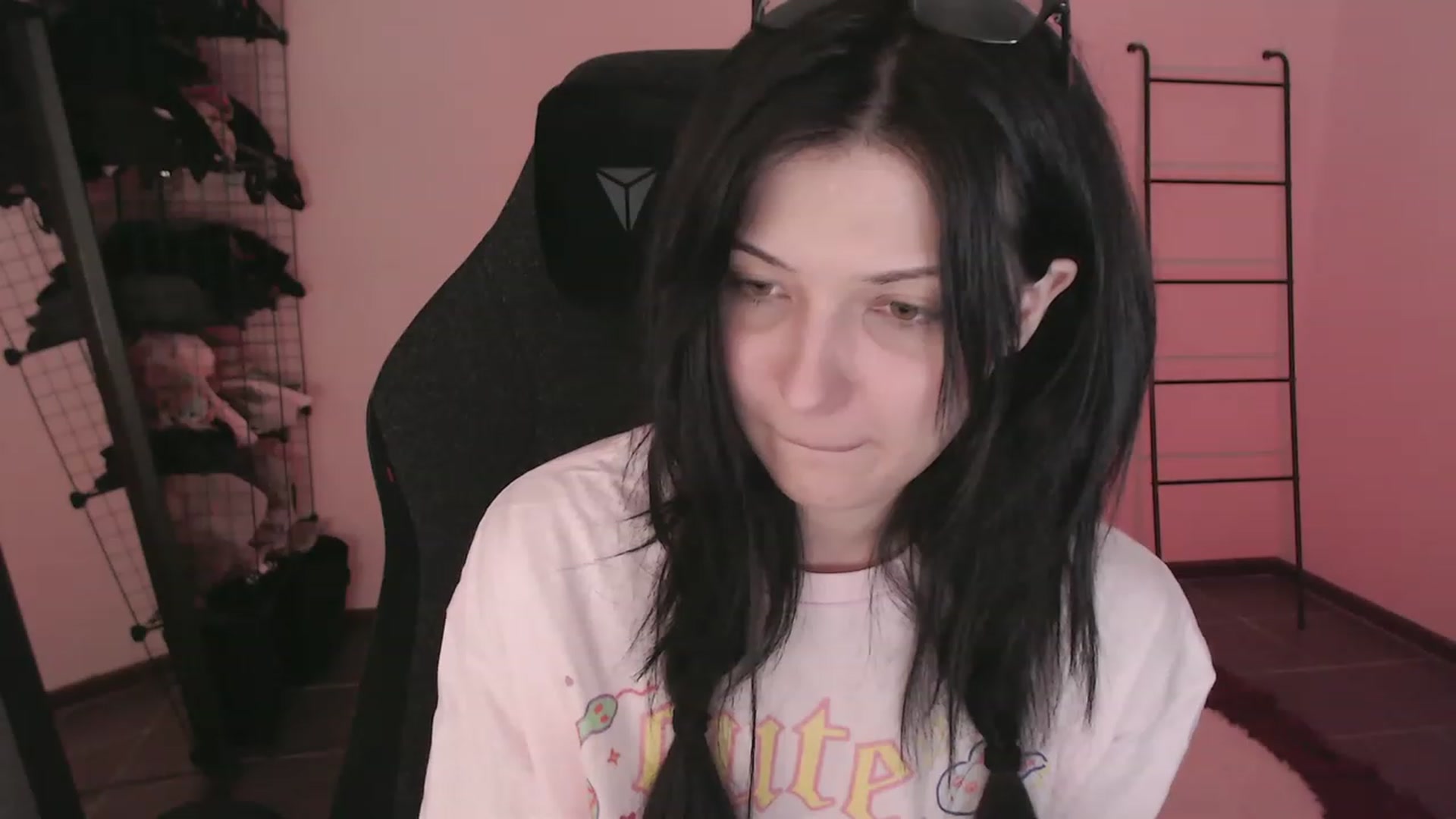 Gallery image thumbnail from RoomToAvoid's myfreecams stream on, 04/09/2023, 04:00 image 4 of 20