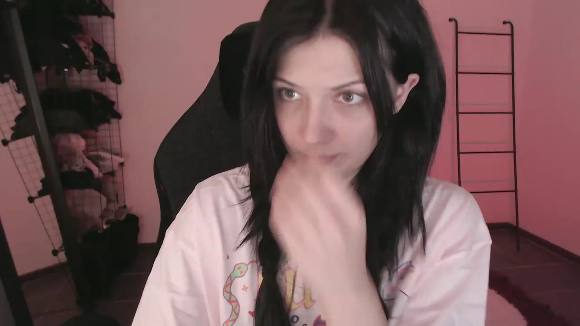 Gallery image thumbnail from RoomToAvoid's myfreecams stream on, 04/09/2023, 04:00 image 5 of 20