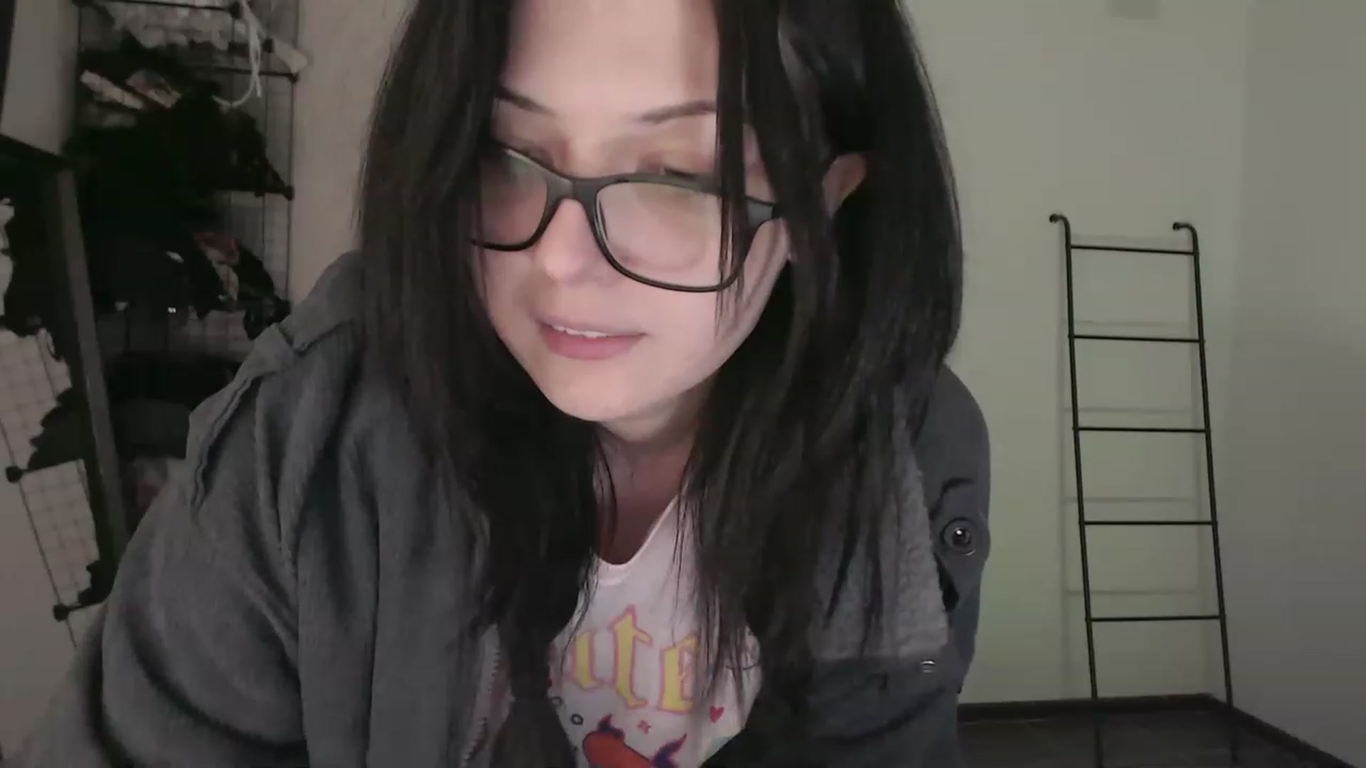Gallery image thumbnail from RoomToAvoid's myfreecams stream on, 04/09/2023, 04:00 image 17 of 20