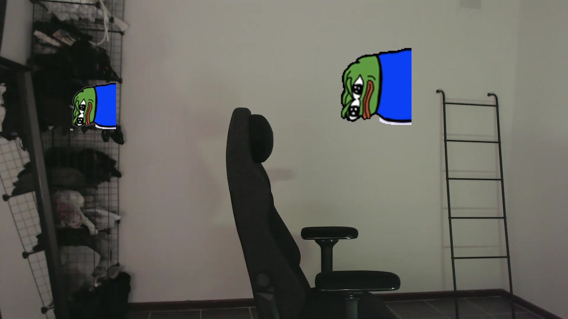 Gallery image thumbnail from RoomToAvoid's myfreecams stream on, 04/09/2023, 04:00 image 18 of 20