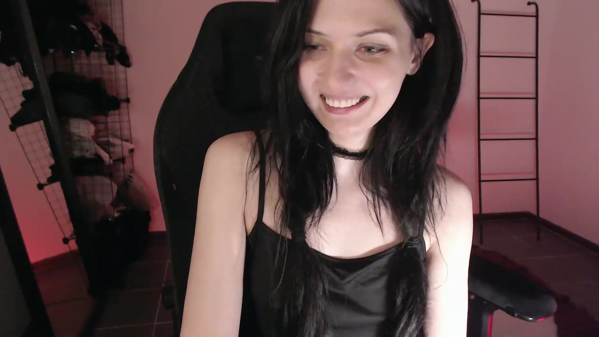 Gallery image thumbnail from RoomToAvoid's myfreecams stream on, 04/10/2023, 04:40 image 12 of 20
