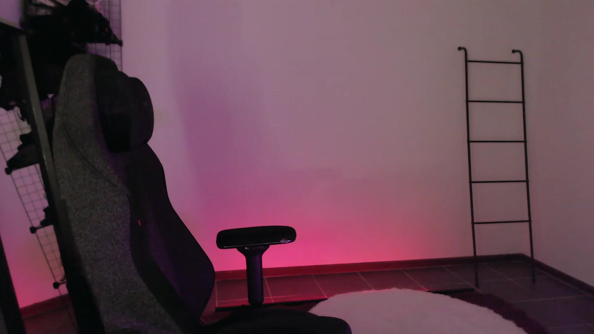 Gallery image thumbnail from RoomToAvoid's myfreecams stream on, 04/10/2023, 05:51 image 13 of 20