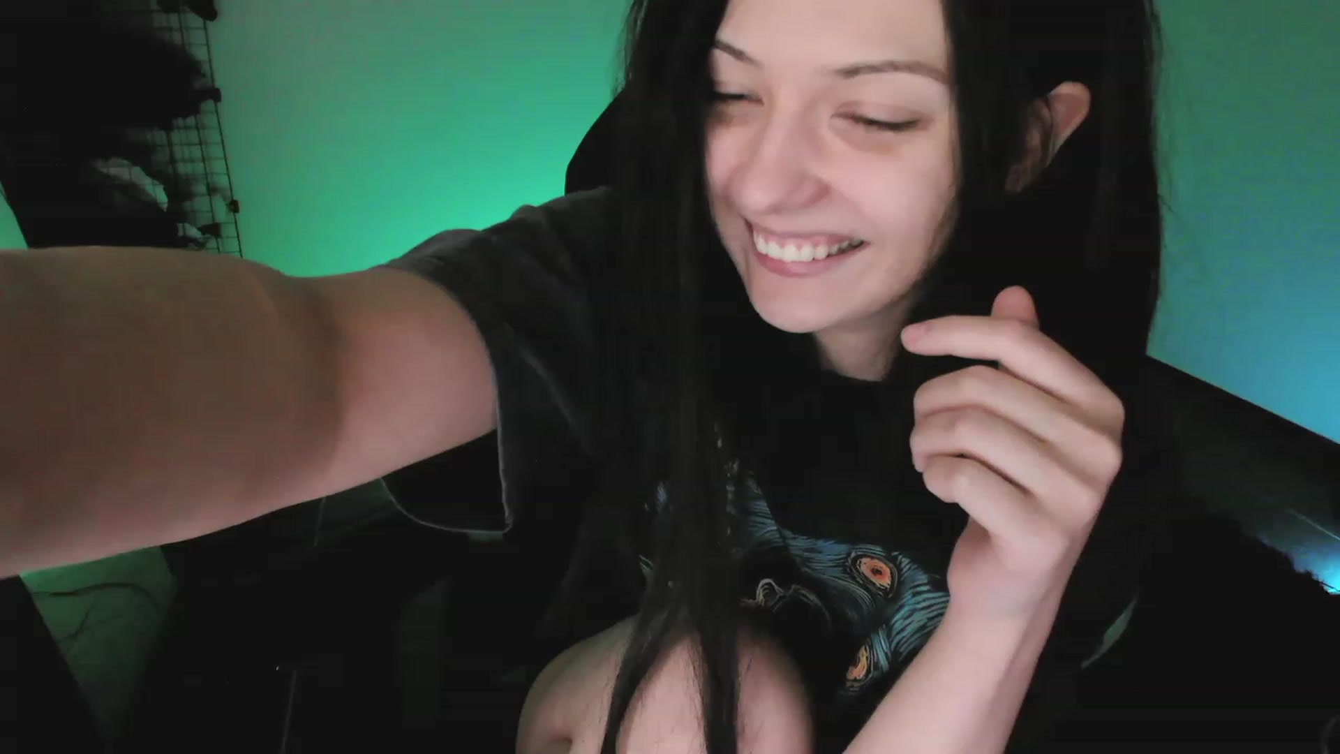 Gallery image thumbnail from RoomToAvoid's myfreecams stream on, 04/14/2023, 05:19 image 20 of 20