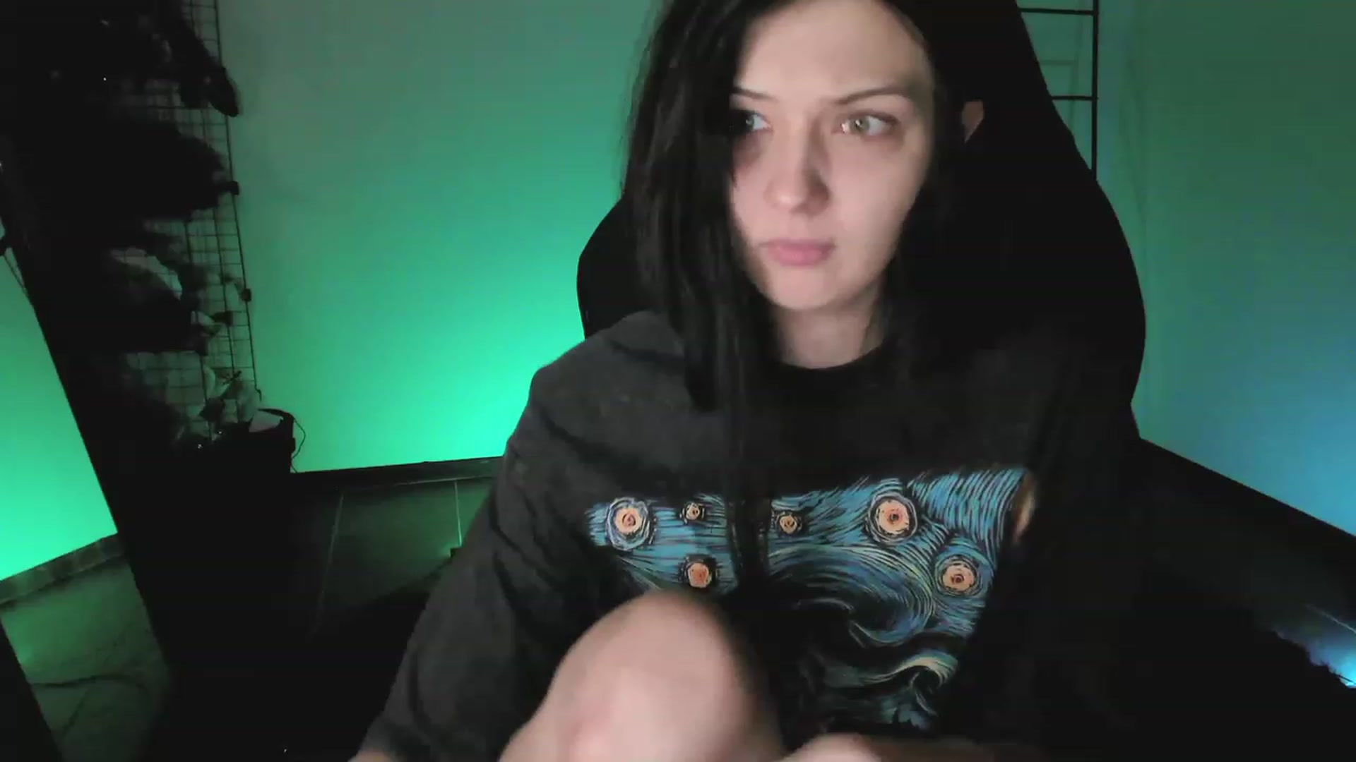 Gallery image thumbnail from RoomToAvoid's myfreecams stream on, 04/14/2023, 05:19 image 13 of 20