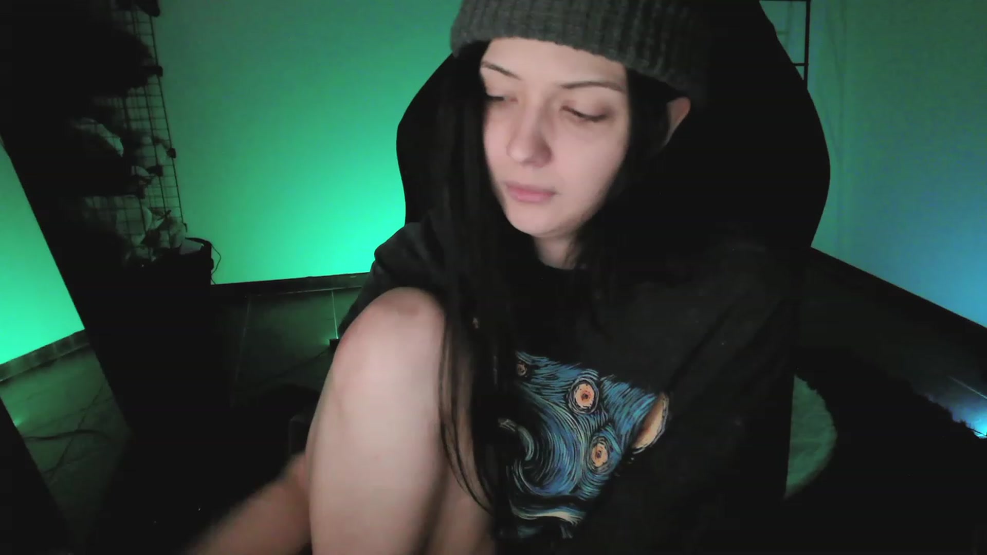 Gallery image thumbnail from RoomToAvoid's myfreecams stream on, 04/14/2023, 05:19 image 16 of 20