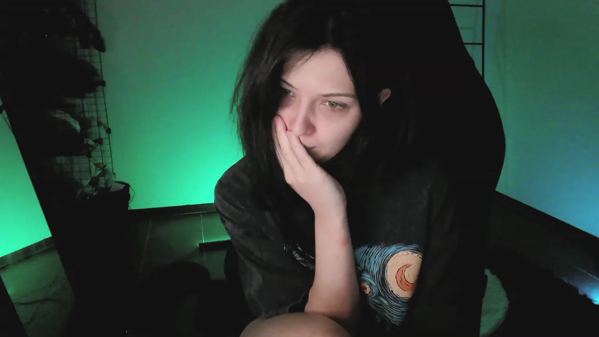 Gallery image thumbnail from RoomToAvoid's myfreecams stream on, 04/14/2023, 05:19 image 14 of 20