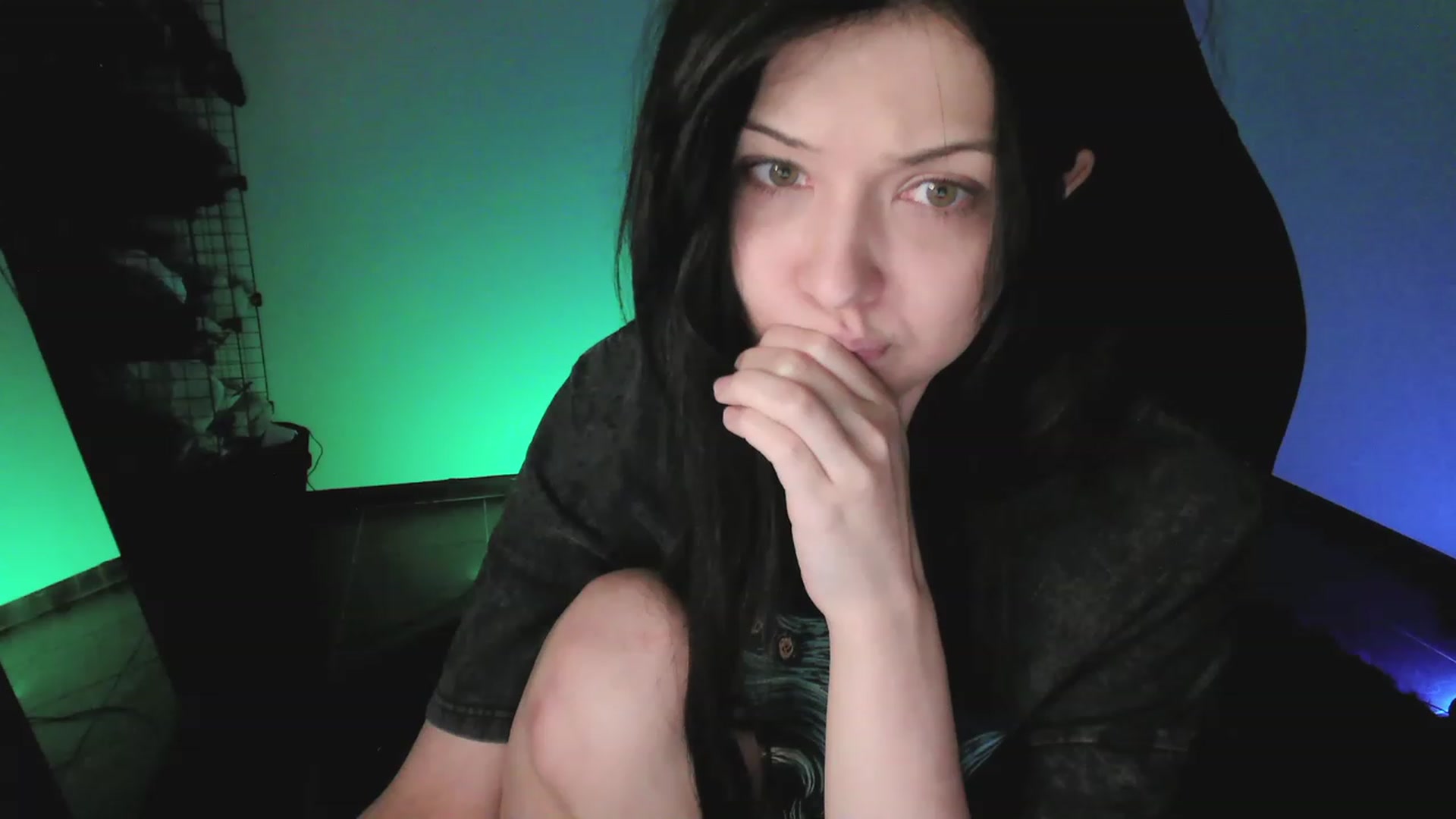 Gallery image thumbnail from RoomToAvoid's myfreecams stream on, 04/14/2023, 05:19 image 2 of 20