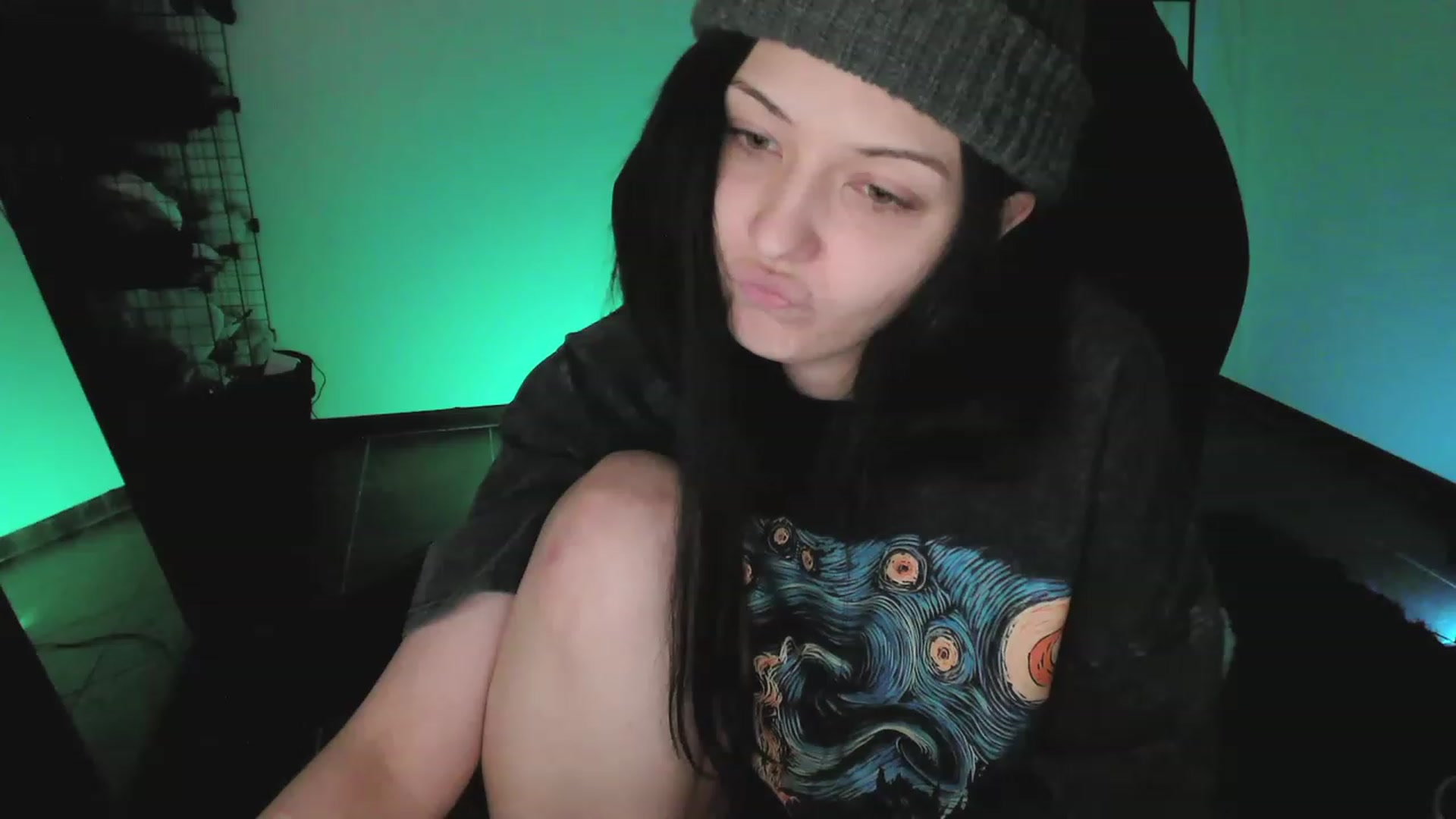 Gallery image thumbnail from RoomToAvoid's myfreecams stream on, 04/14/2023, 05:19 image 19 of 20