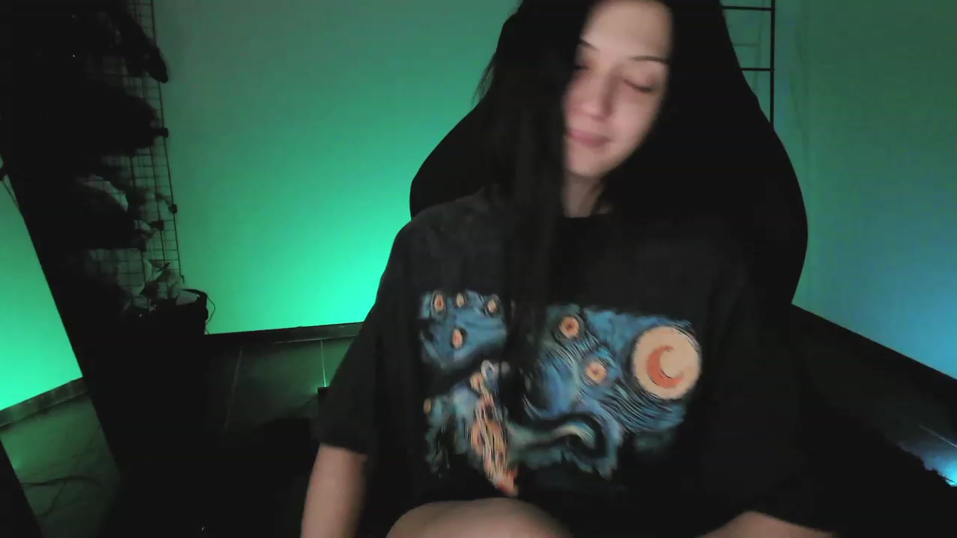 Gallery image thumbnail from RoomToAvoid's myfreecams stream on, 04/14/2023, 05:19 image 15 of 20
