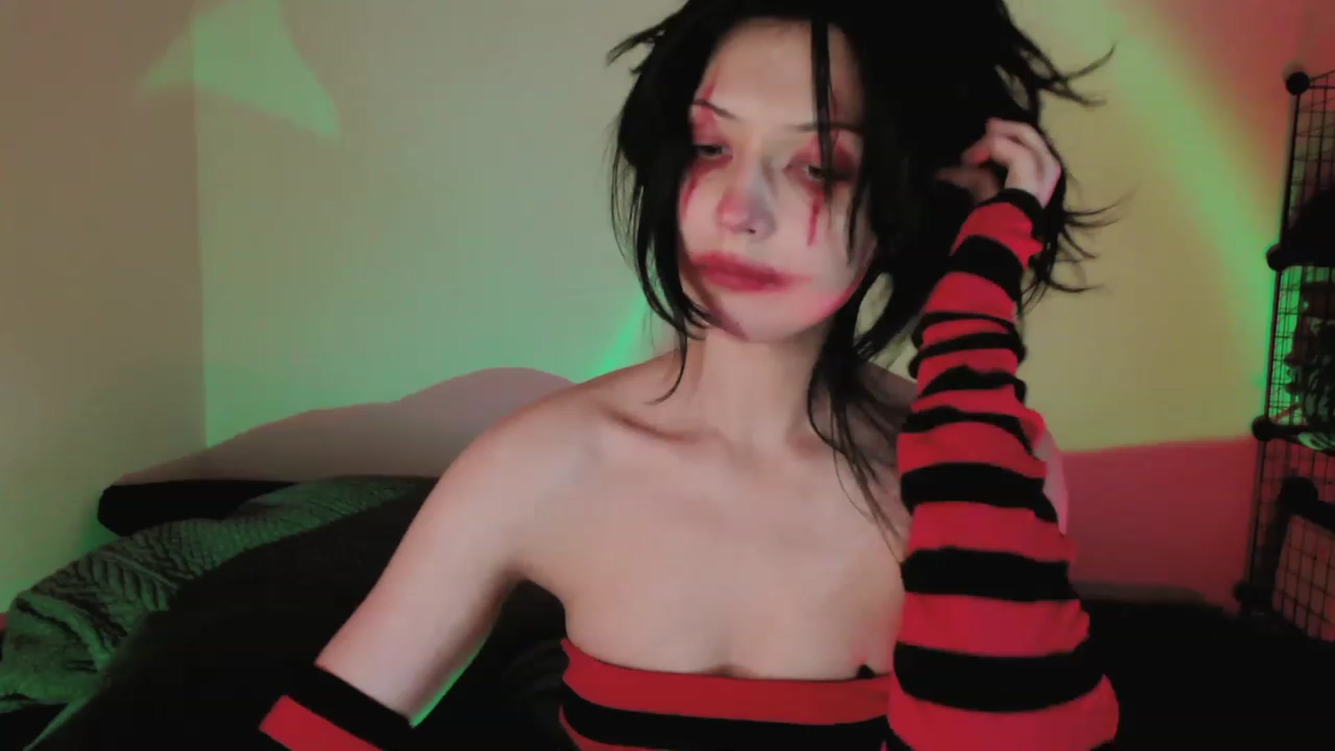 Gallery image thumbnail from RoomToAvoid's myfreecams stream on, 04/19/2023, 04:59 image 11 of 20