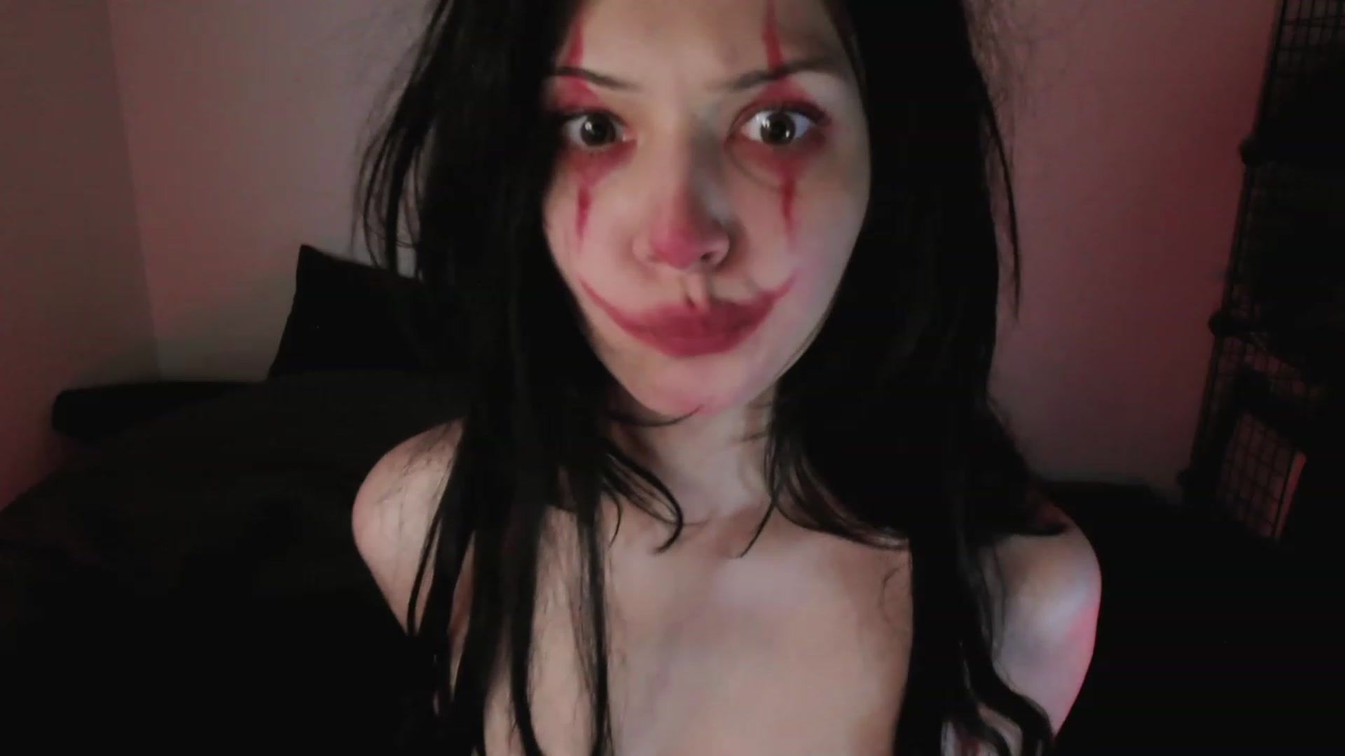 Gallery image thumbnail from RoomToAvoid's myfreecams stream on, 04/19/2023, 04:59 image 2 of 20