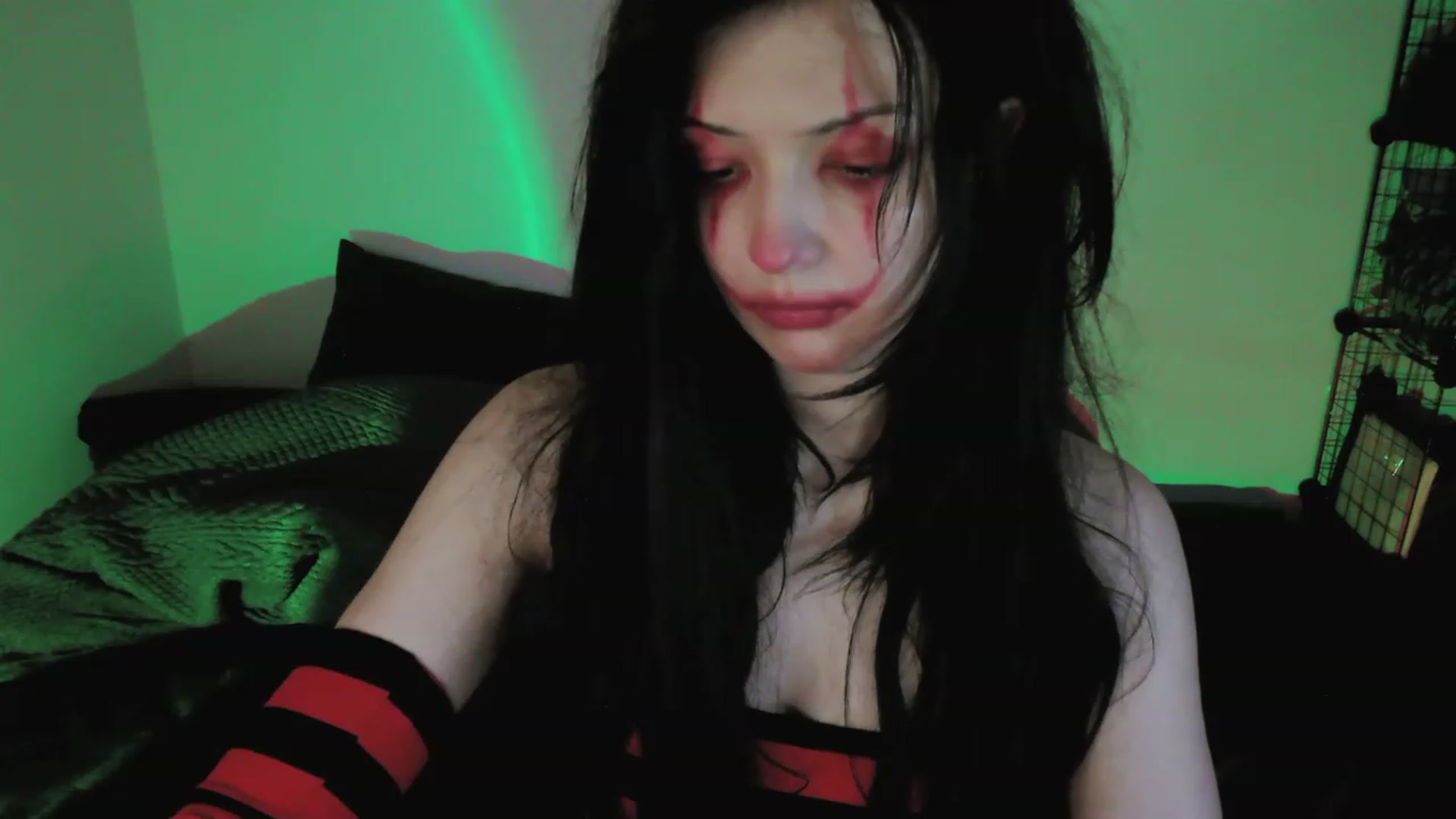 Gallery image thumbnail from RoomToAvoid's myfreecams stream on, 04/19/2023, 04:59 image 4 of 20