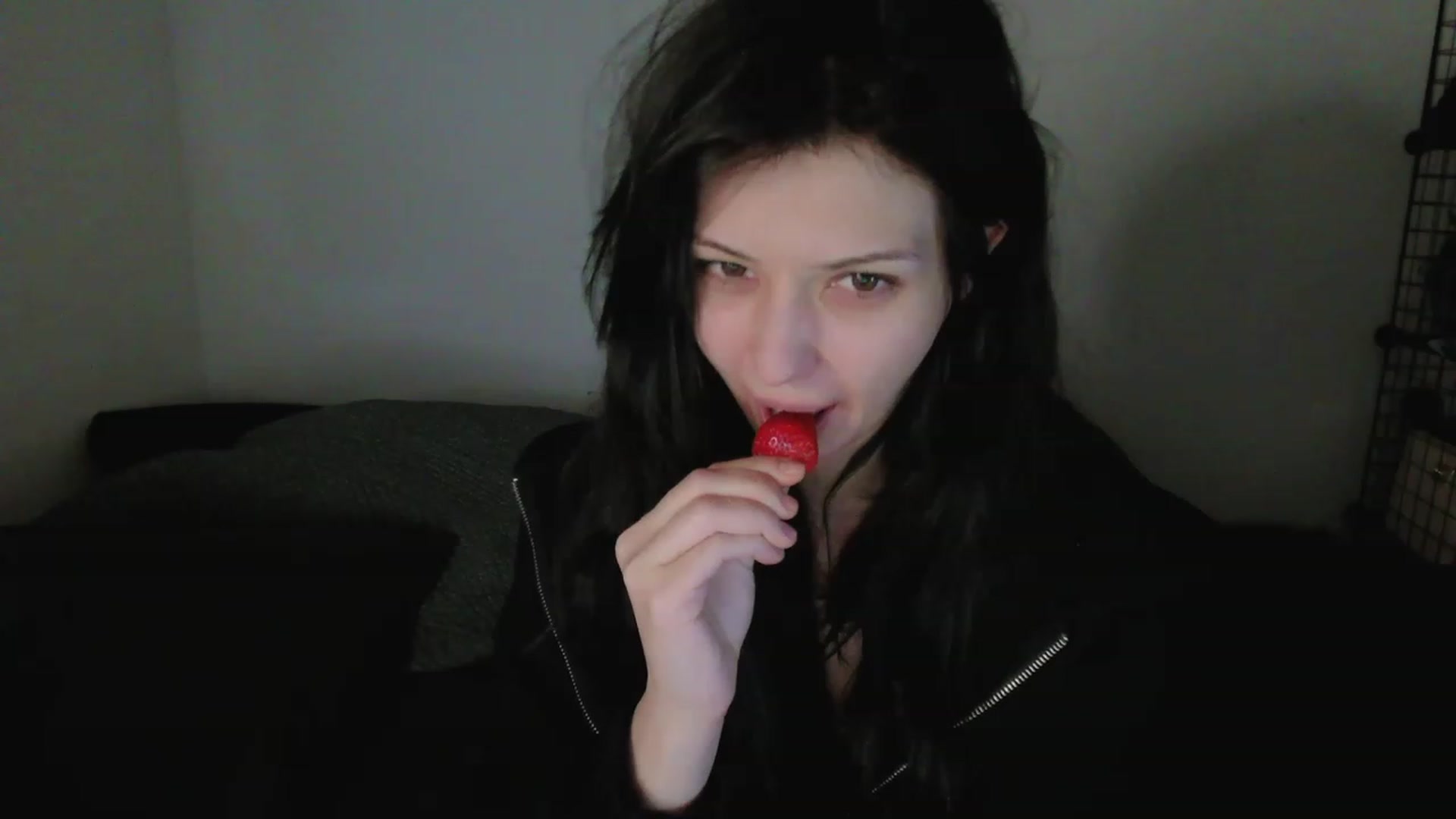 Gallery image thumbnail from RoomToAvoid's myfreecams stream on, 04/19/2023, 07:26 image 18 of 20
