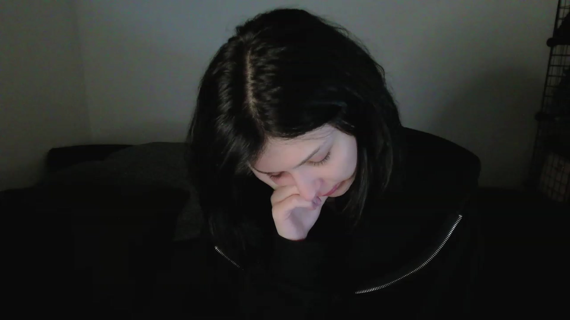 Gallery image thumbnail from RoomToAvoid's myfreecams stream on, 04/19/2023, 07:26 image 11 of 20