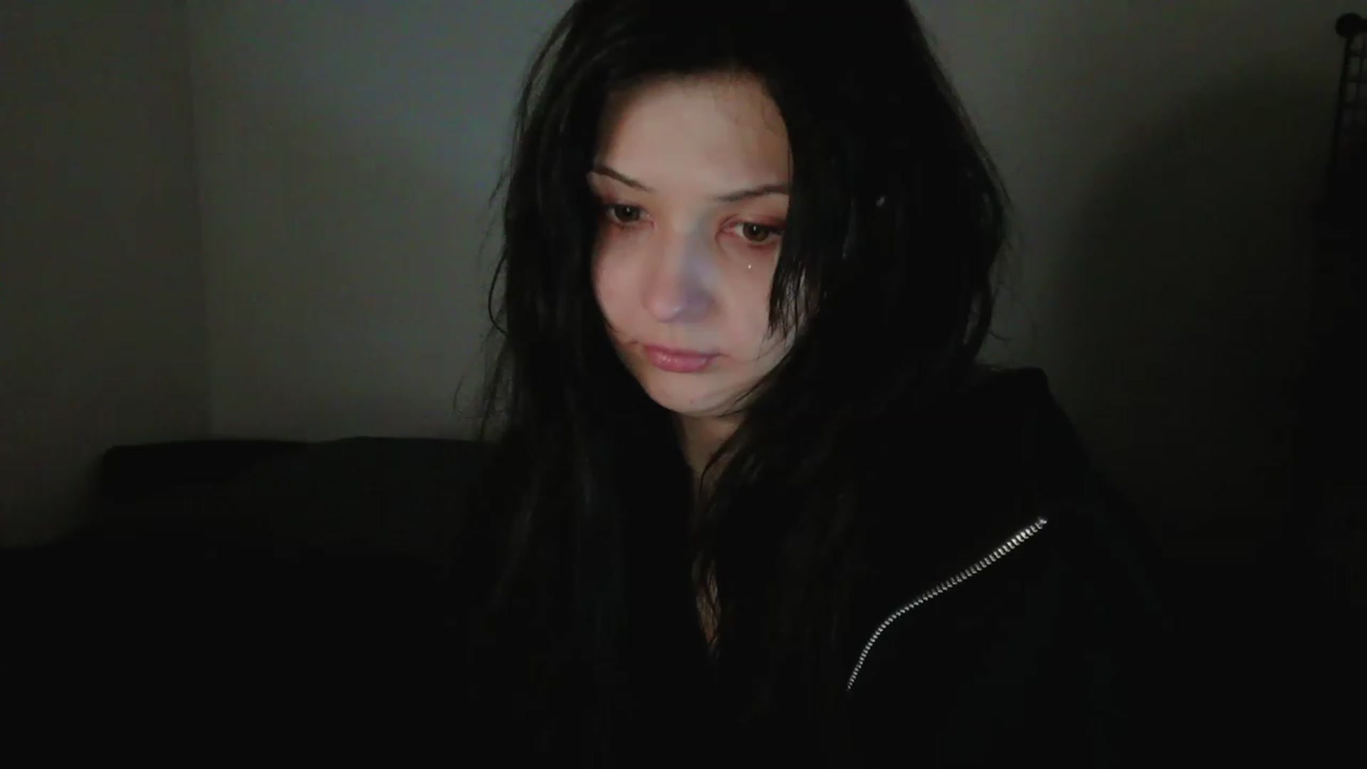 Gallery image thumbnail from RoomToAvoid's myfreecams stream on, 04/19/2023, 07:26 image 2 of 20