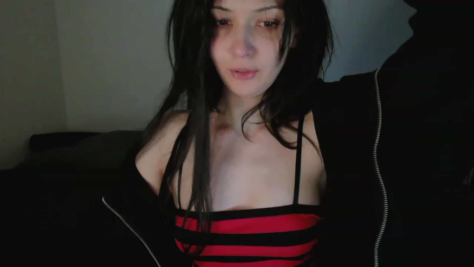 Gallery image thumbnail from RoomToAvoid's myfreecams stream on, 04/19/2023, 07:26 image 6 of 20