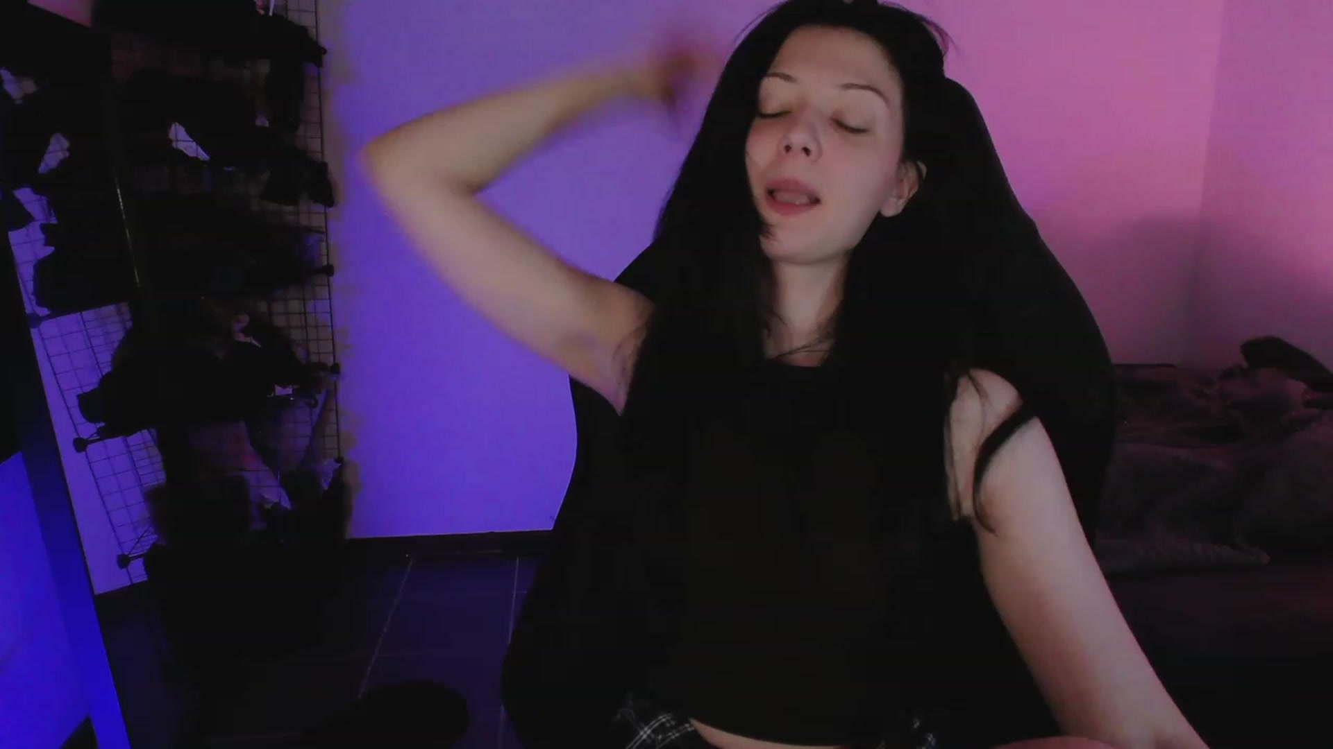 Gallery image thumbnail from RoomToAvoid's myfreecams stream on, 04/21/2023, 02:51 image 15 of 20