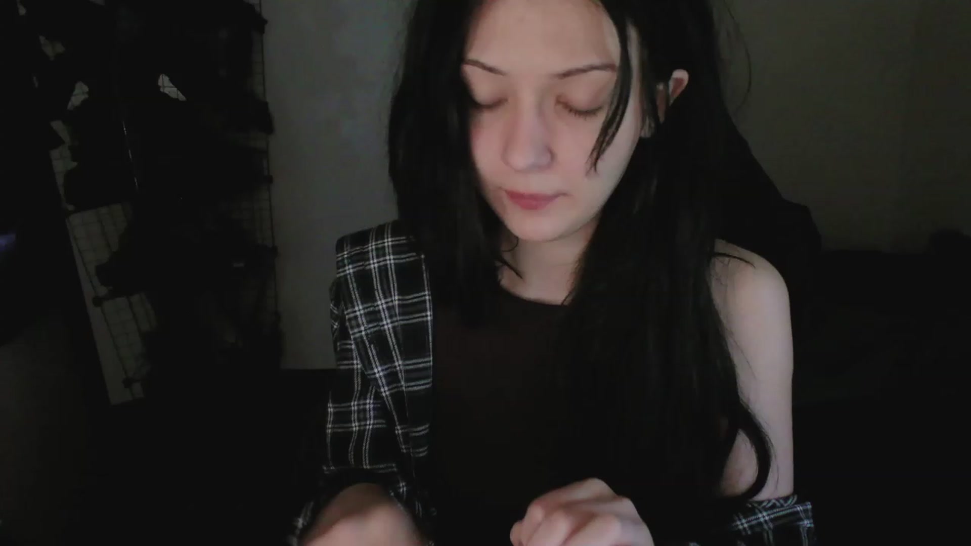 Gallery image thumbnail from RoomToAvoid's myfreecams stream on, 04/21/2023, 02:51 image 7 of 20