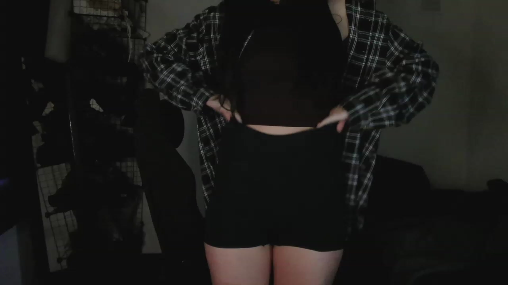Gallery image thumbnail from RoomToAvoid's myfreecams stream on, 04/21/2023, 02:51 image 1 of 20