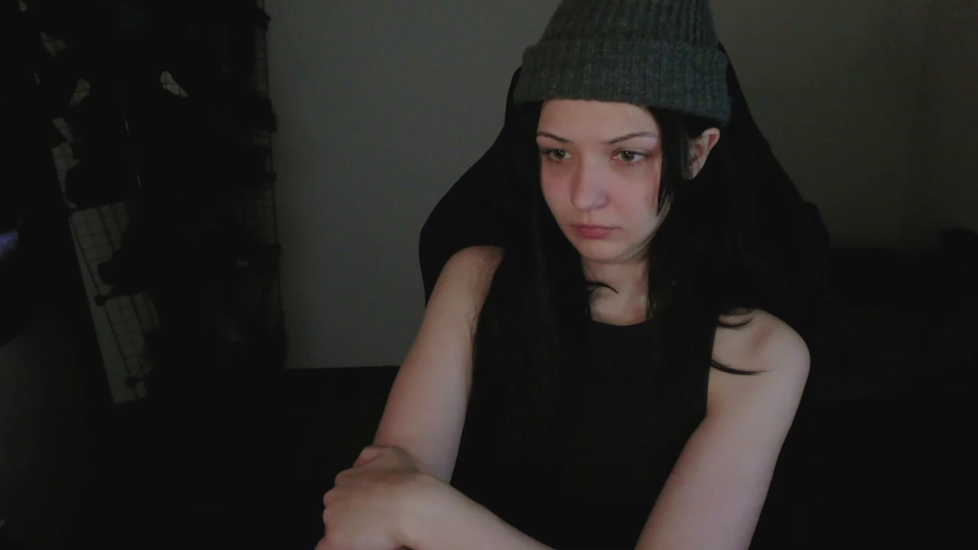Gallery image thumbnail from RoomToAvoid's myfreecams stream on, 04/21/2023, 02:51 image 10 of 20