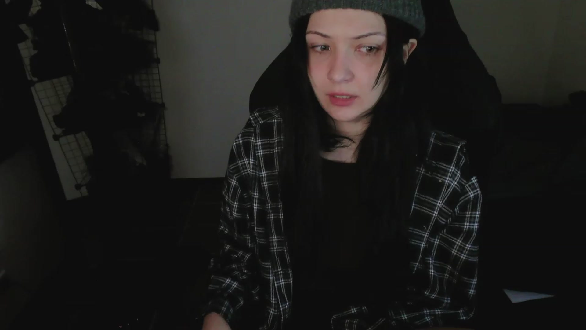 Gallery image thumbnail from RoomToAvoid's myfreecams stream on, 04/21/2023, 02:51 image 4 of 20
