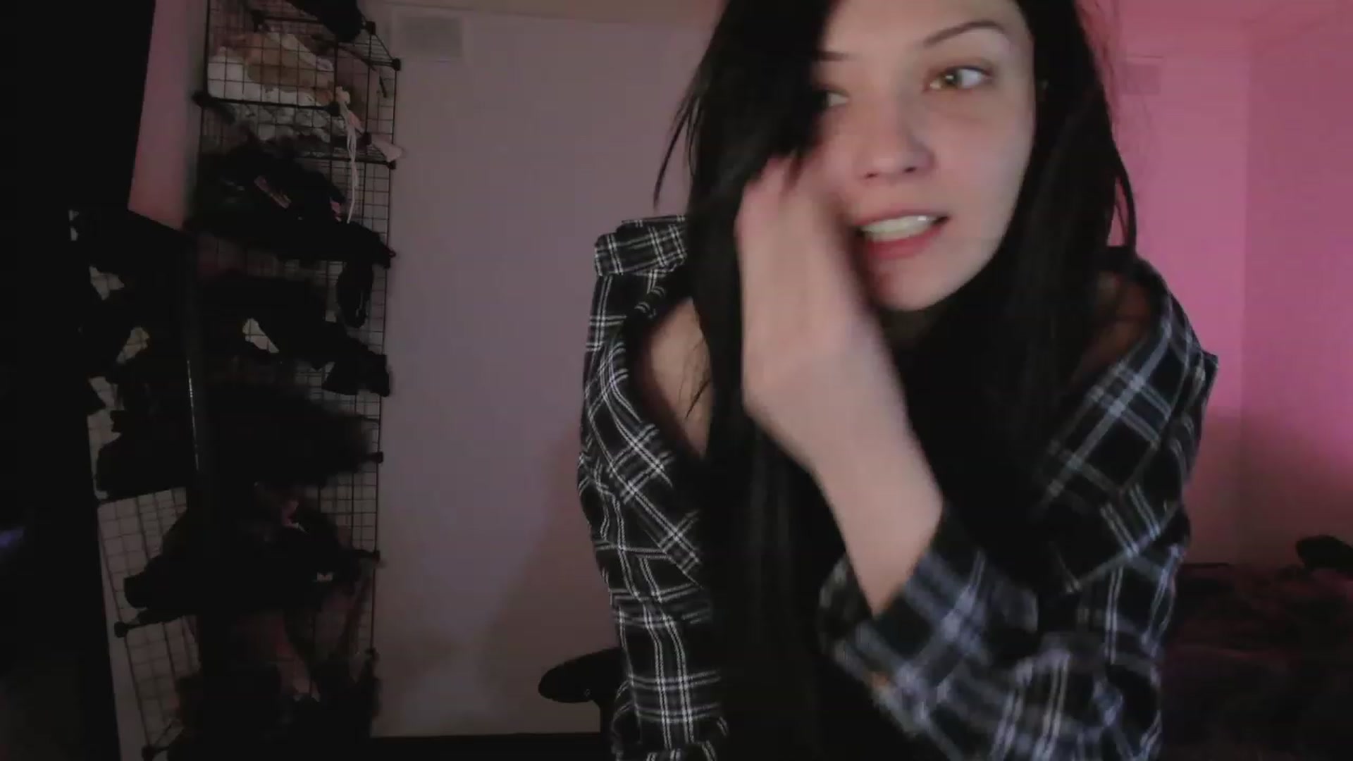 Gallery image thumbnail from RoomToAvoid's myfreecams stream on, 04/21/2023, 02:51 image 14 of 20