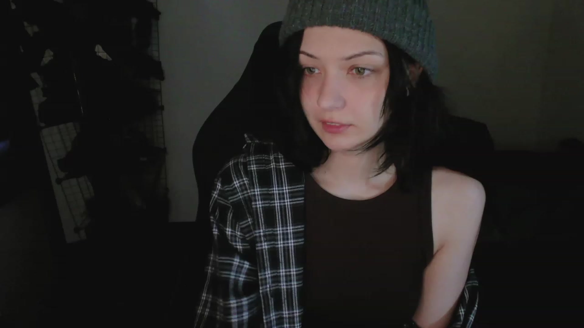 Gallery image thumbnail from RoomToAvoid's myfreecams stream on, 04/21/2023, 02:51 image 6 of 20