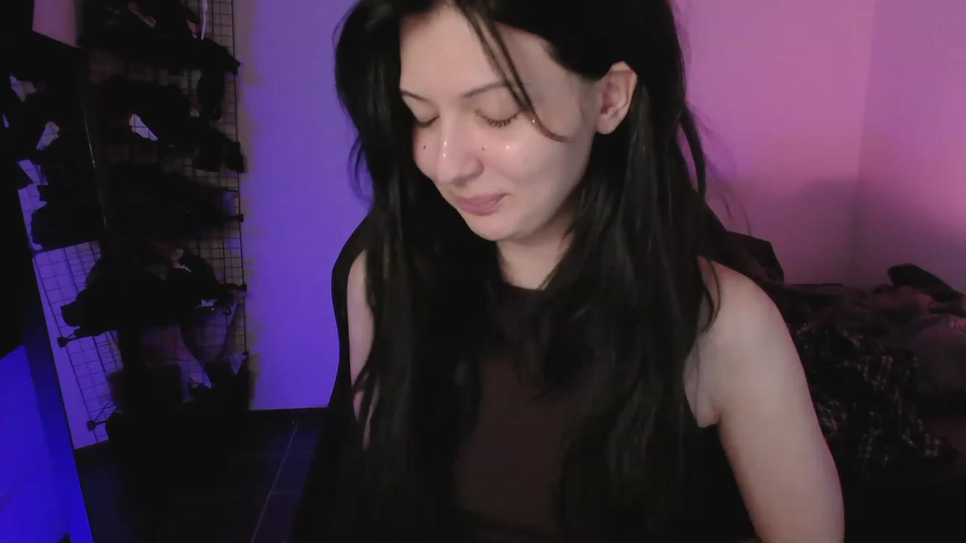 Gallery image thumbnail from RoomToAvoid's myfreecams stream on, 04/21/2023, 05:02 image 9 of 20