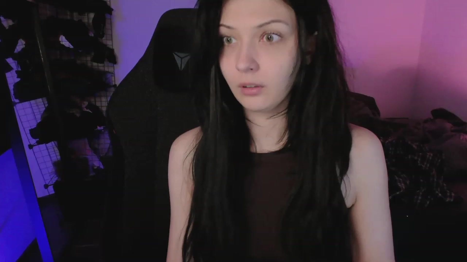 Gallery image thumbnail from RoomToAvoid's myfreecams stream on, 04/21/2023, 05:02 image 3 of 20