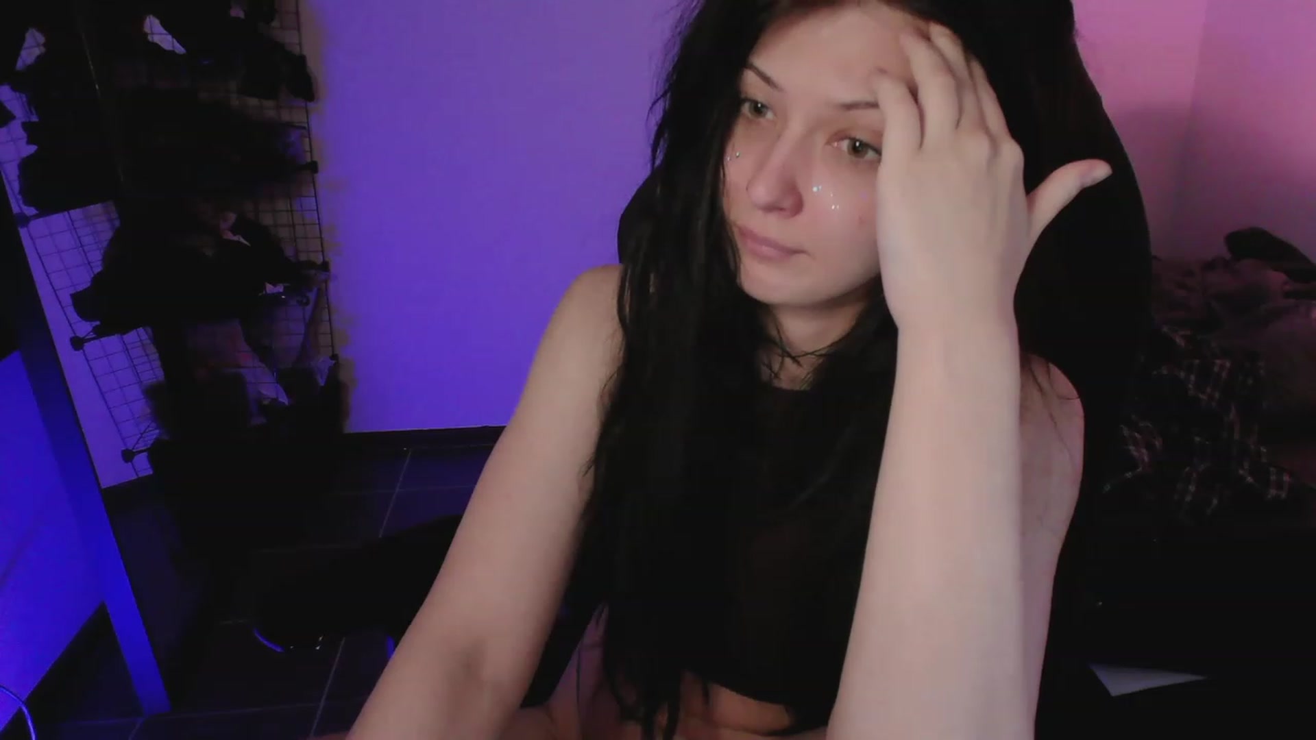 Gallery image thumbnail from RoomToAvoid's myfreecams stream on, 04/21/2023, 05:02 image 7 of 20