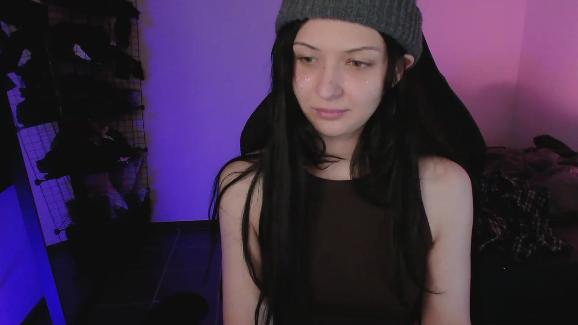 Gallery image thumbnail from RoomToAvoid's myfreecams stream on, 04/21/2023, 05:02 image 5 of 20