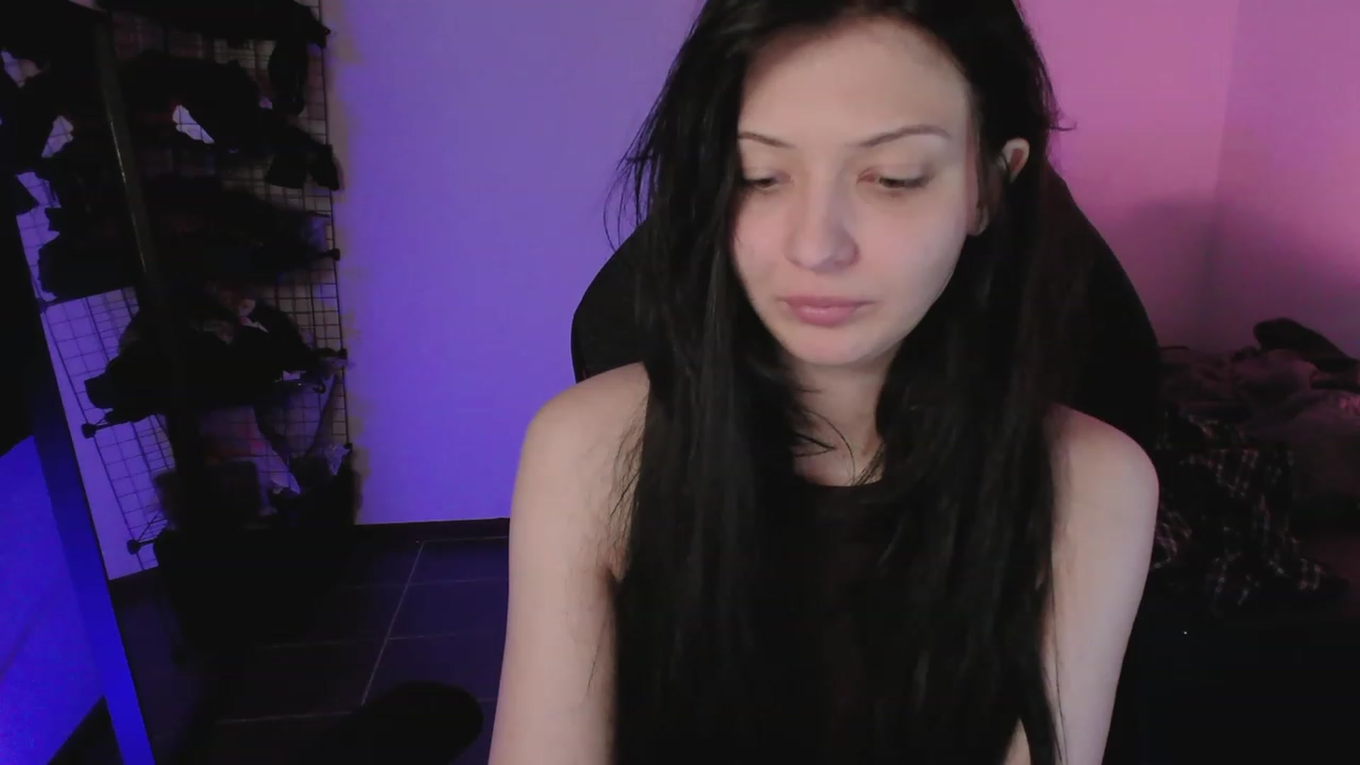 Gallery image thumbnail from RoomToAvoid's myfreecams stream on, 04/21/2023, 05:02 image 4 of 20
