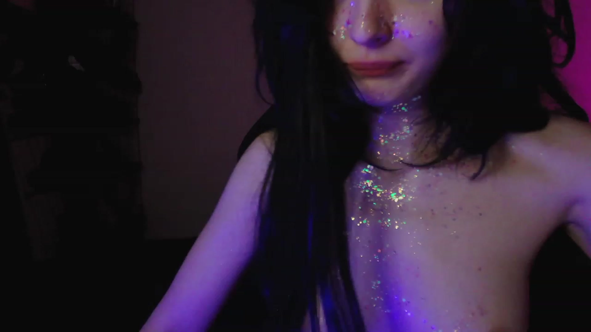 Gallery image thumbnail from RoomToAvoid's myfreecams stream on, 04/21/2023, 06:02 image 7 of 20