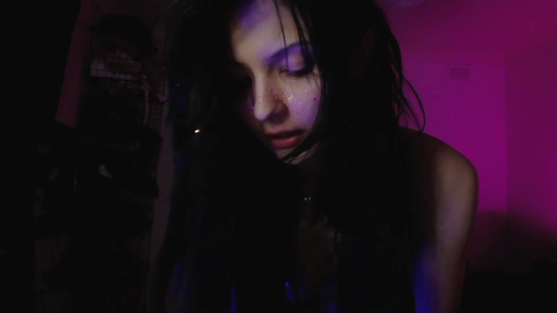 Gallery image thumbnail from RoomToAvoid's myfreecams stream on, 04/21/2023, 06:02 image 20 of 20