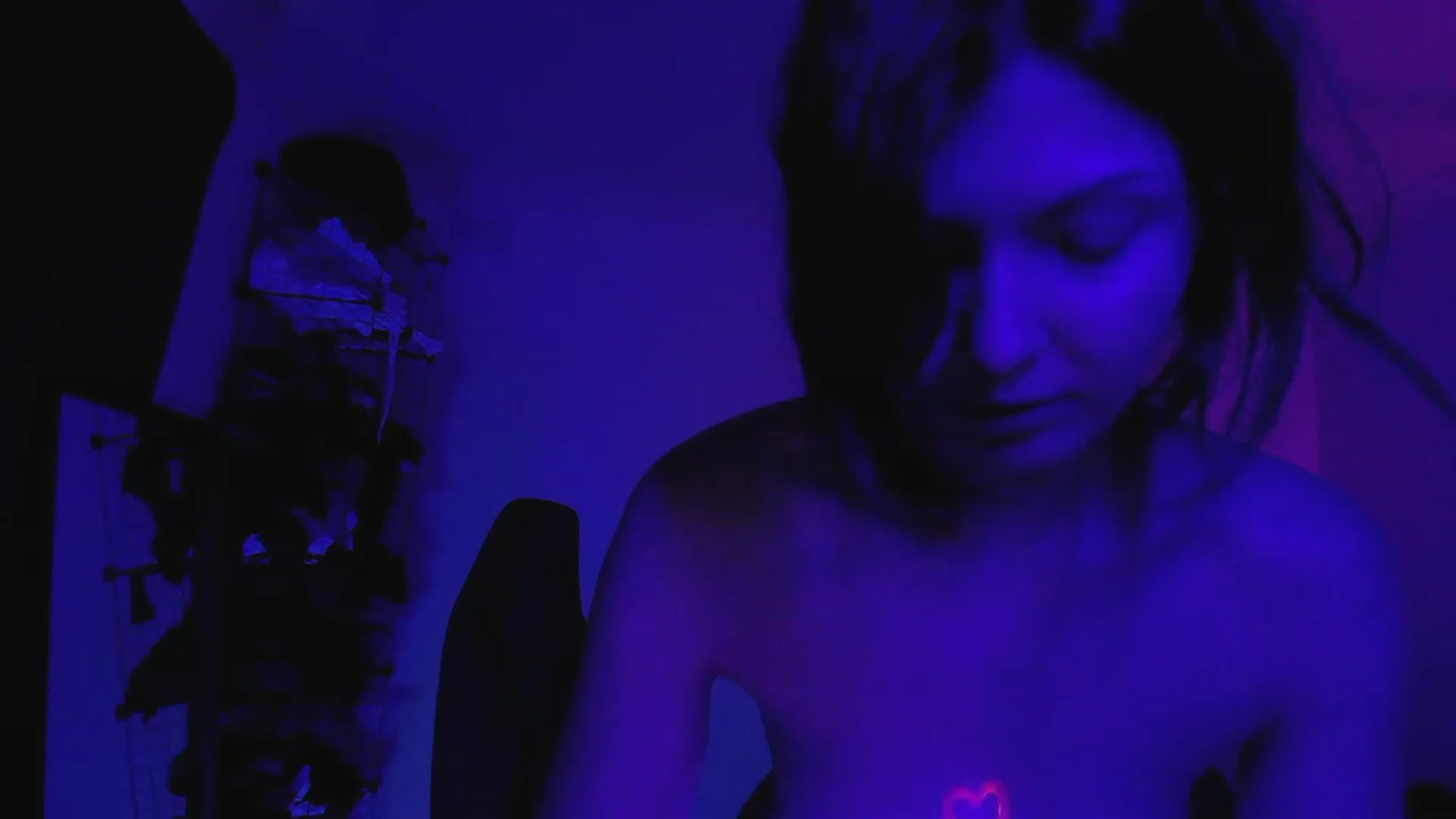 Gallery image thumbnail from RoomToAvoid's myfreecams stream on, 04/22/2023, 05:31 image 5 of 20