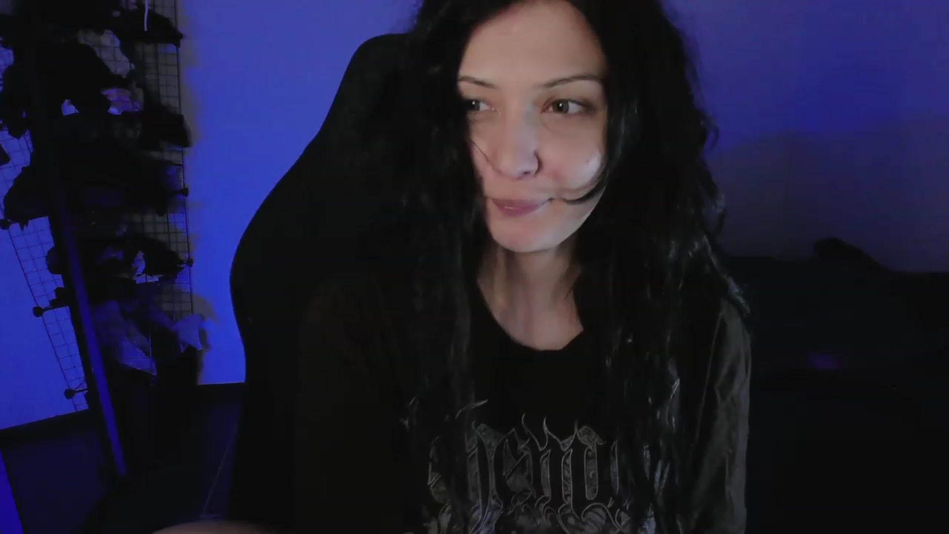 Gallery image thumbnail from RoomToAvoid's myfreecams stream on, 04/22/2023, 07:29 image 4 of 20