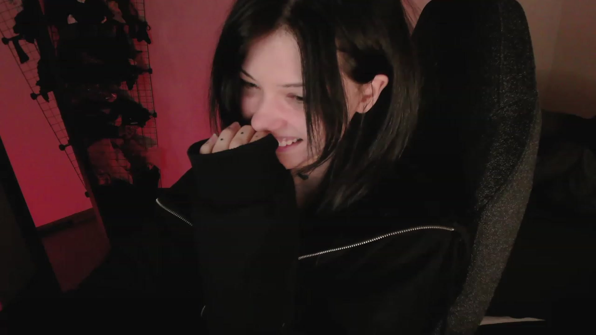 Gallery image thumbnail from RoomToAvoid's myfreecams stream on, 05/03/2023, 23:06 image 9 of 20