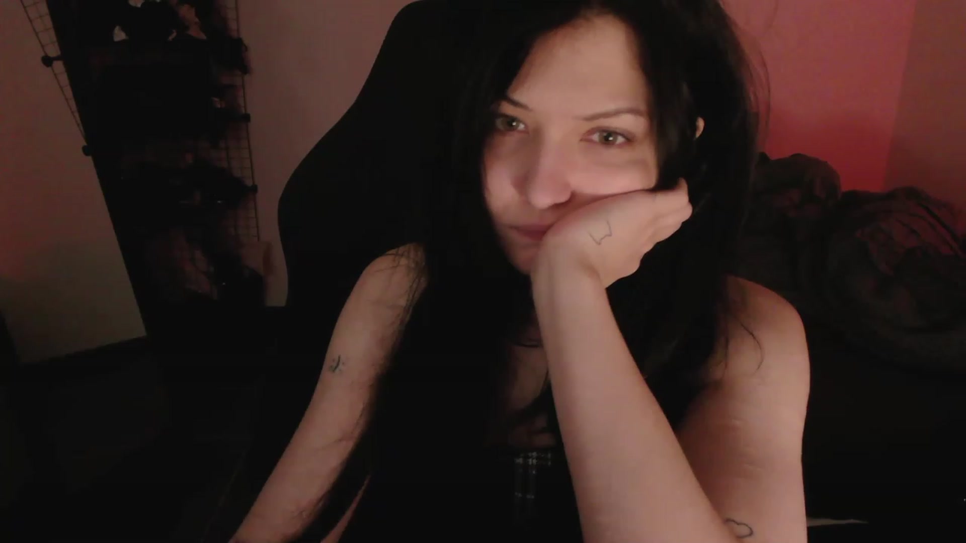 Gallery image thumbnail from RoomToAvoid's myfreecams stream on, 05/03/2023, 23:06 image 20 of 20