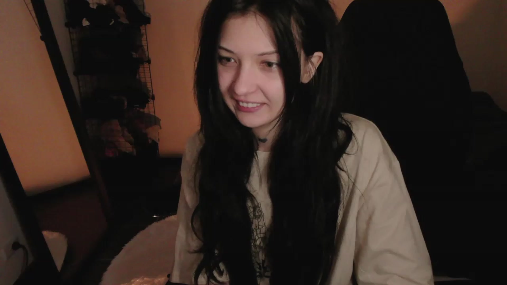 Gallery image thumbnail from RoomToAvoid's myfreecams stream on, 05/05/2023, 24:04 image 18 of 20