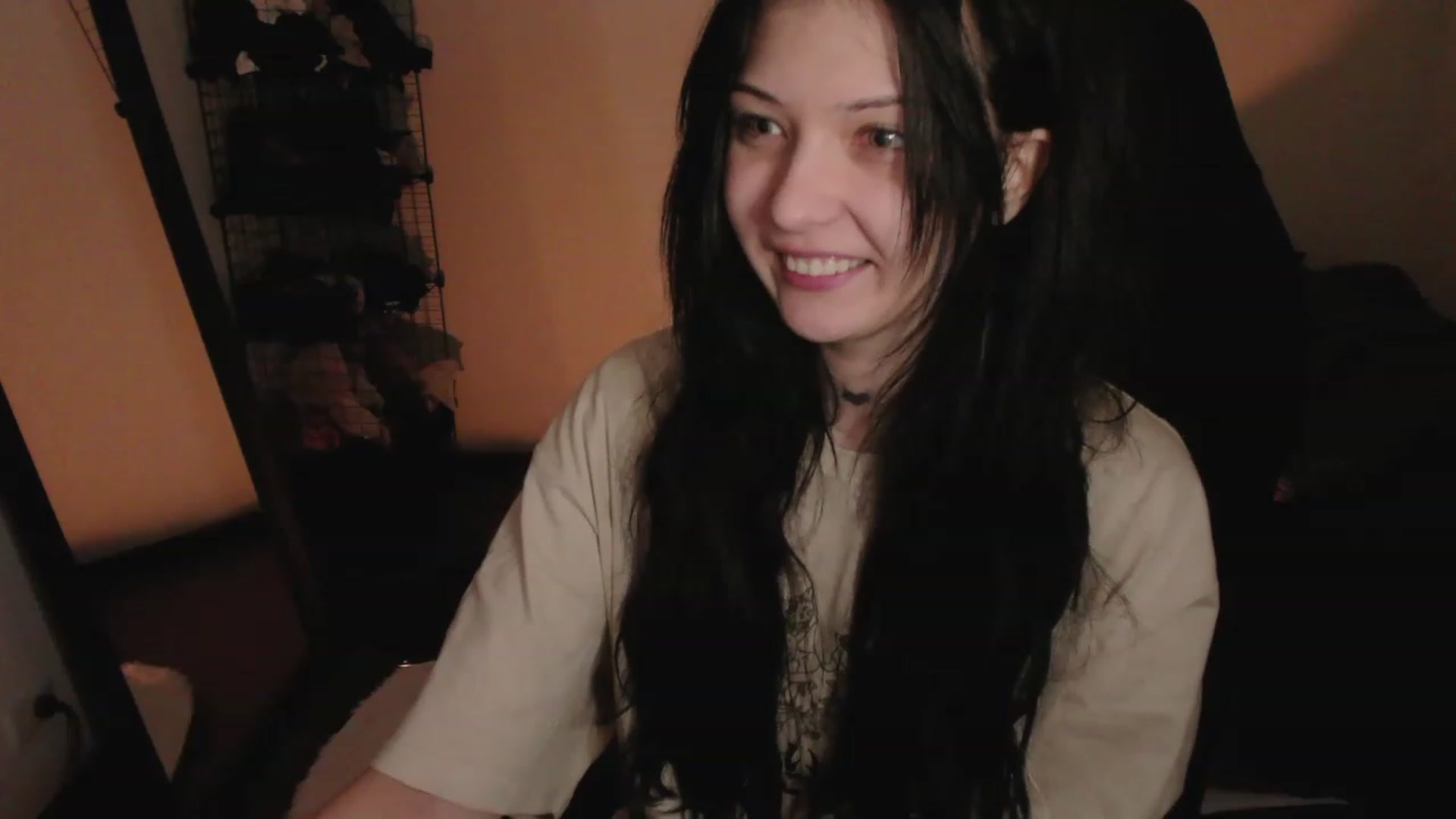 Gallery image thumbnail from RoomToAvoid's myfreecams stream on, 05/05/2023, 24:04 image 16 of 20