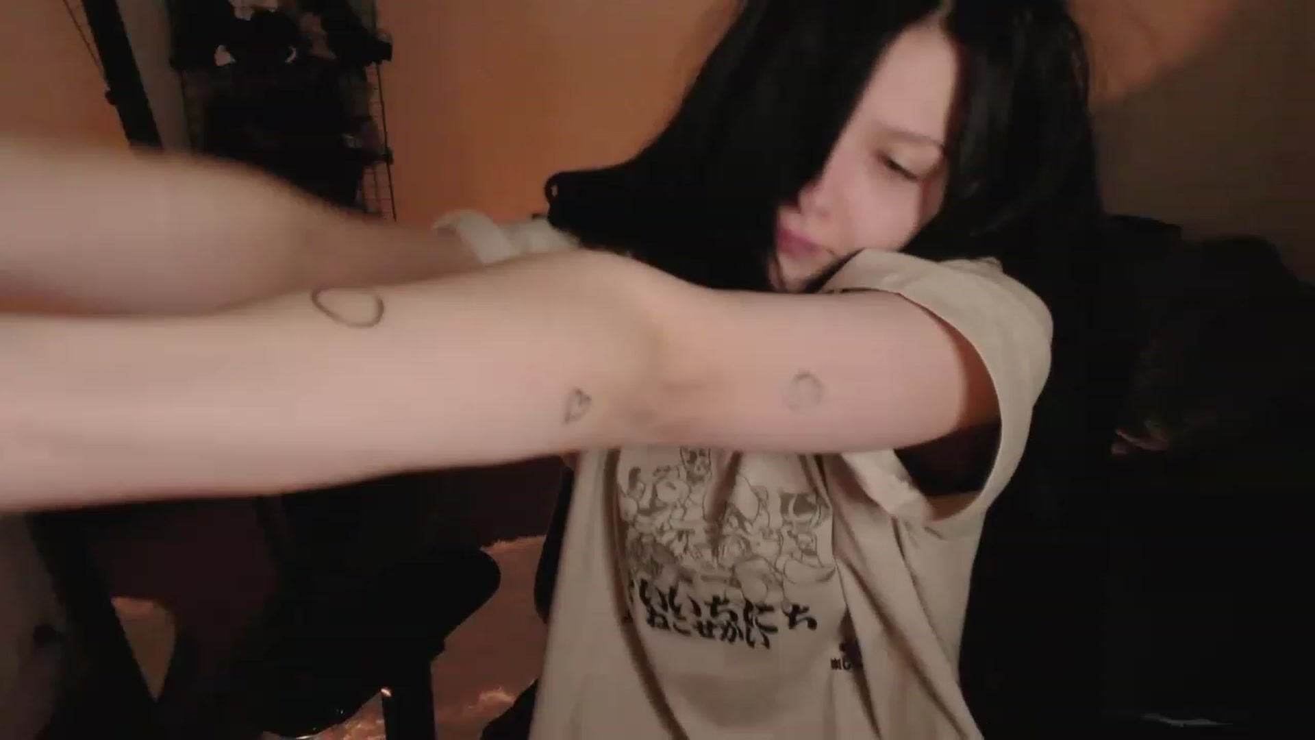 Gallery image thumbnail from RoomToAvoid's myfreecams stream on, 05/05/2023, 24:04 image 9 of 20