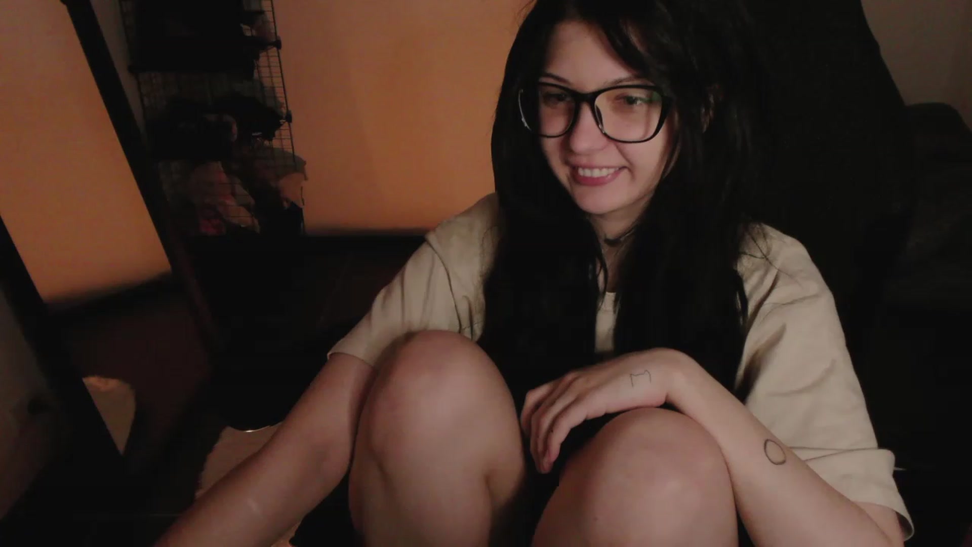 Gallery image thumbnail from RoomToAvoid's myfreecams stream on, 05/05/2023, 24:04 image 13 of 20