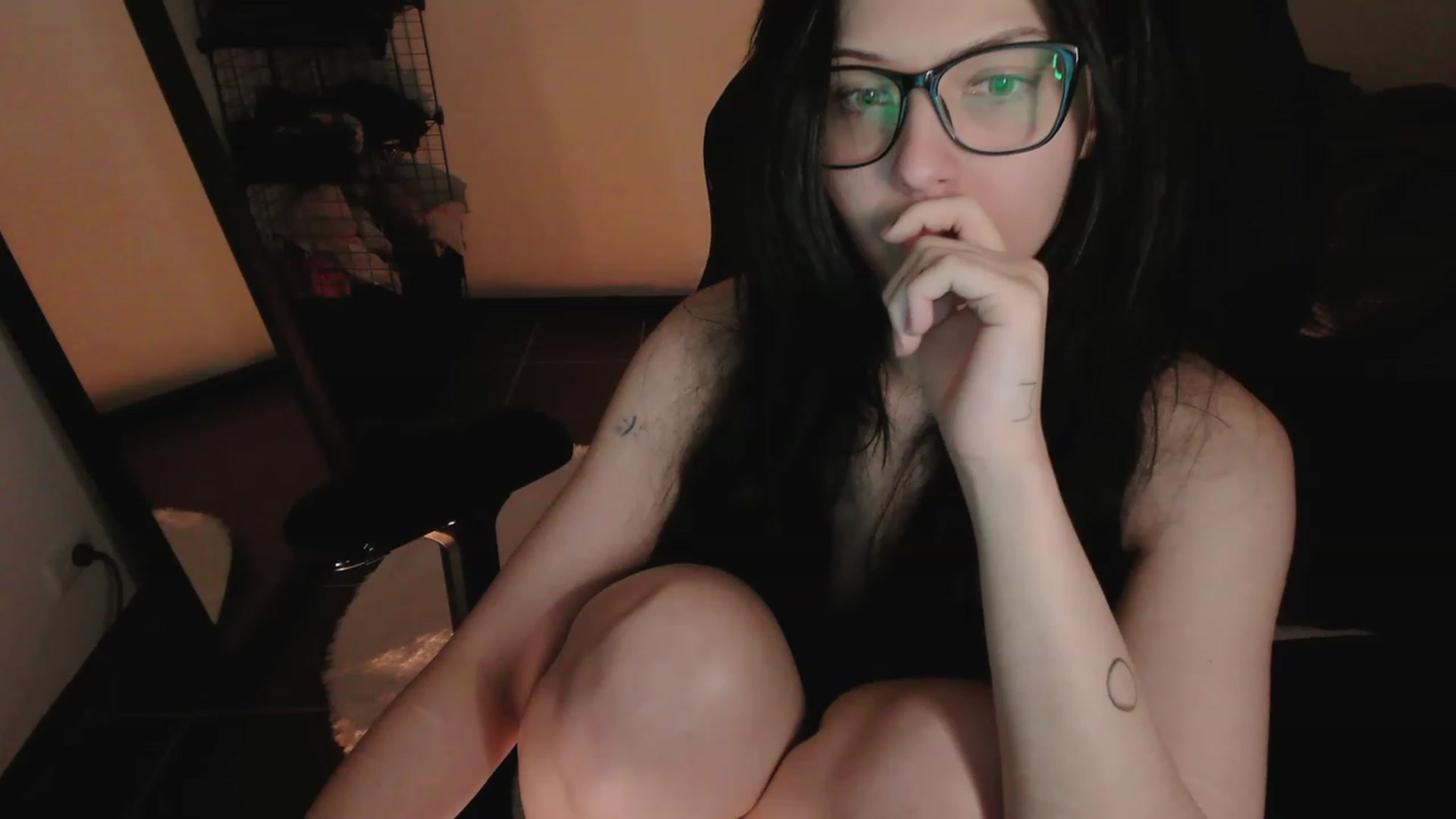 Gallery image thumbnail from RoomToAvoid's myfreecams stream on, 05/05/2023, 01:35 image 12 of 20