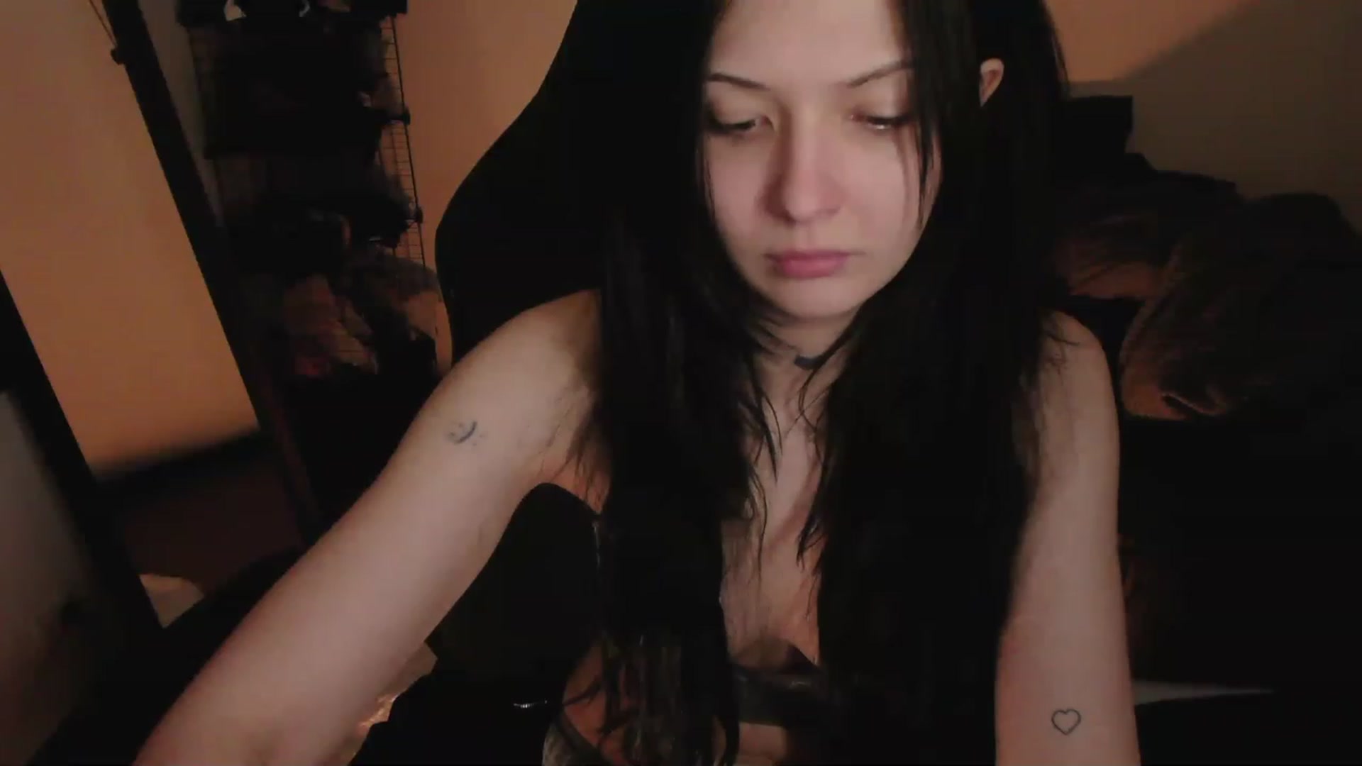 Gallery image thumbnail from RoomToAvoid's myfreecams stream on, 05/05/2023, 01:54 image 20 of 20