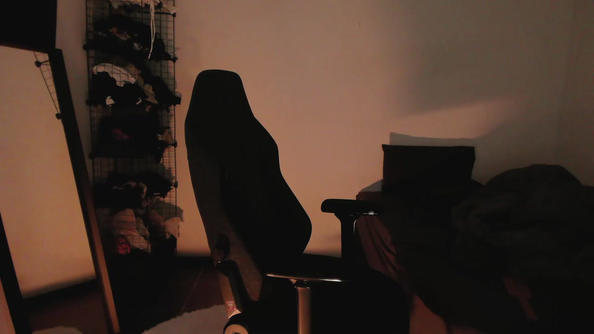 Gallery image thumbnail from RoomToAvoid's myfreecams stream on, 05/05/2023, 07:01 image 17 of 20