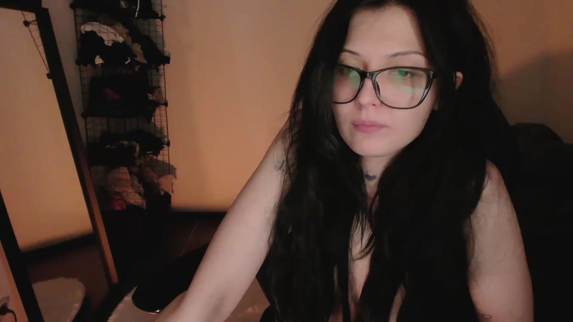 Gallery image thumbnail from RoomToAvoid's myfreecams stream on, 05/05/2023, 07:01 image 16 of 20