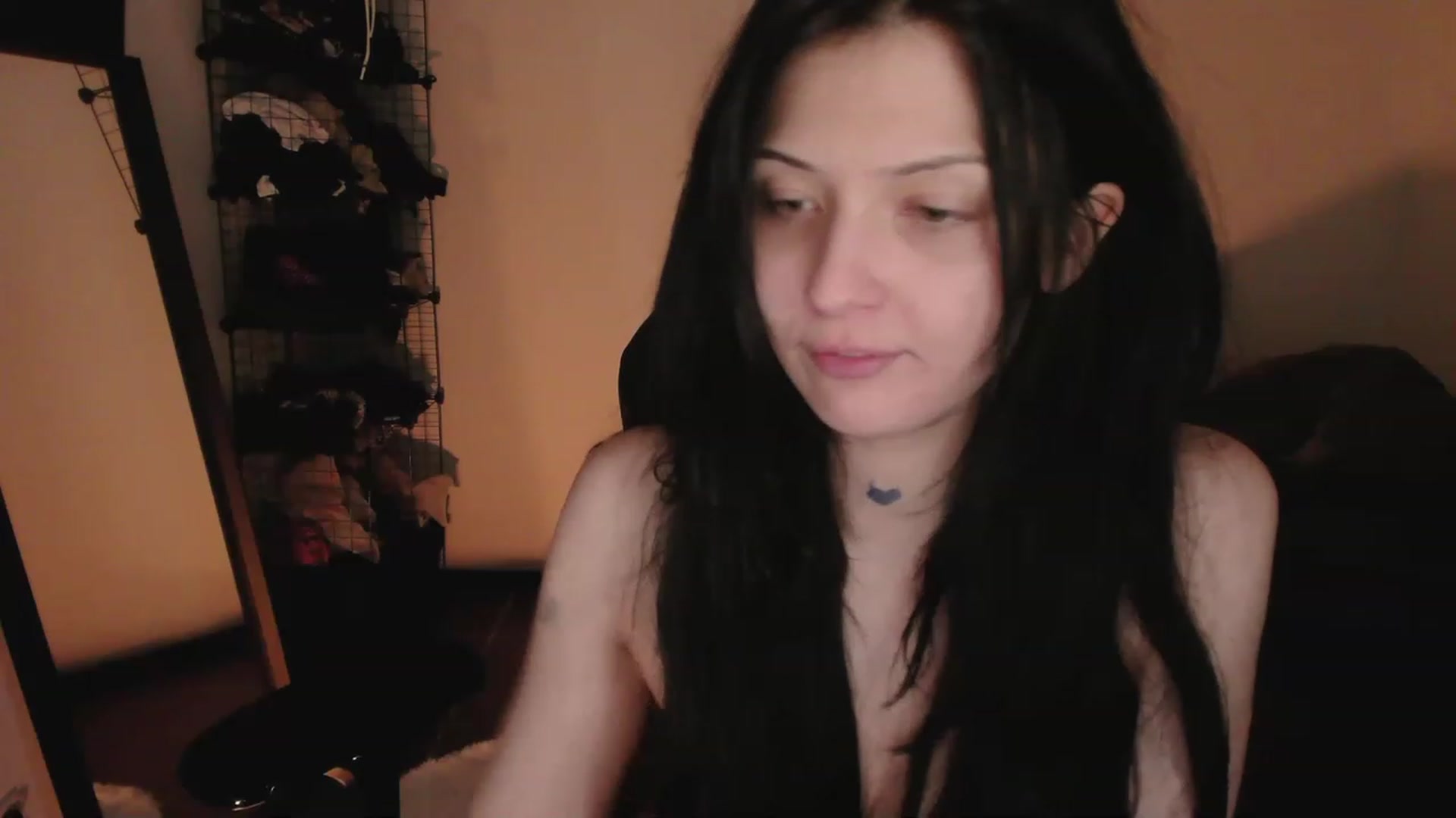 Gallery image thumbnail from RoomToAvoid's myfreecams stream on, 05/05/2023, 07:01 image 11 of 20