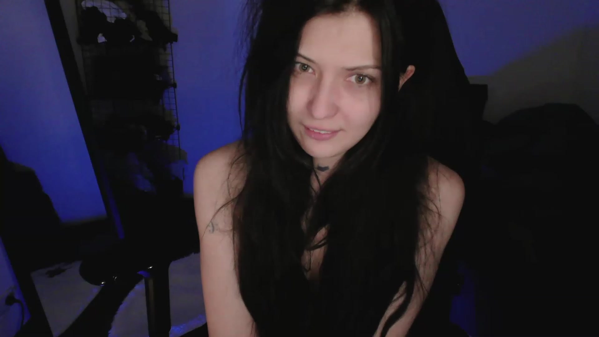 Gallery image thumbnail from RoomToAvoid's myfreecams stream on, 05/05/2023, 07:20 image 15 of 20