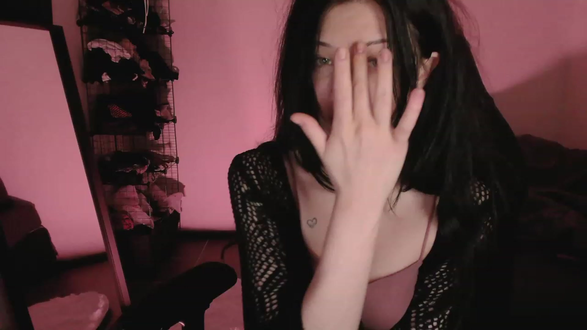 Gallery image thumbnail from RoomToAvoid's myfreecams stream on, 05/06/2023, 04:10 image 2 of 20